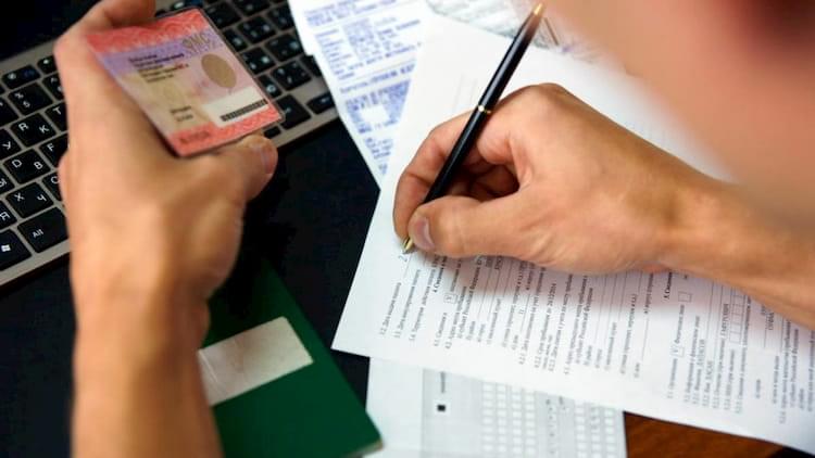 Обязательные документы для иностранцев, временно пребывающих в России в 2022 году